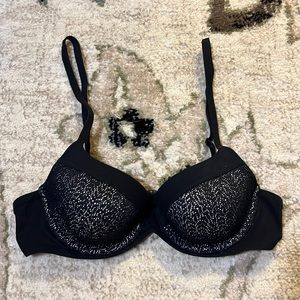VS 34B Black Bra with Crossable Straps